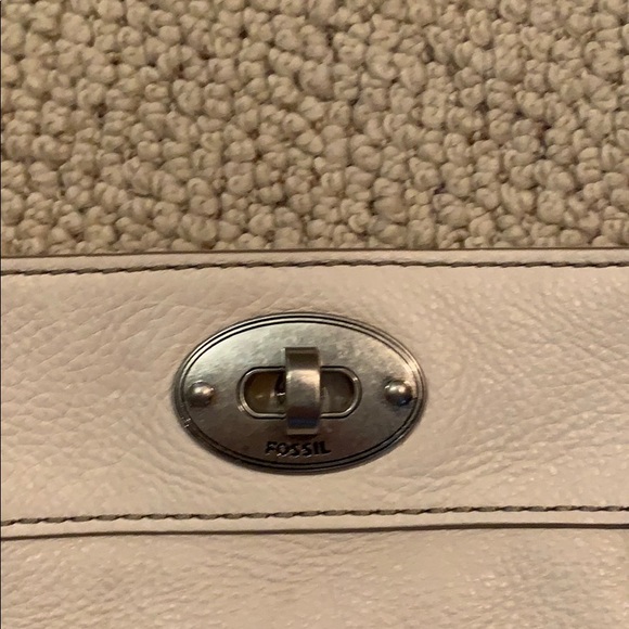 **NEW** Fossil purse - Picture 2 of 7